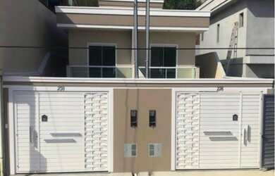 Imagem: A casa possui 2 Dormitórios, 1 Suíte, 1 Banheiro, 2 Vagas