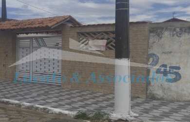 Imagem: A casa possui 3 Dormitórios, 1 Suíte, 2 Banheiros, 3 Vagas