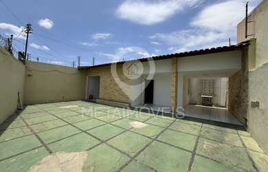 Imagem: A loja possui 4 Dormitórios, 3 Suítes, 5 Banheiros, 6 Vagas