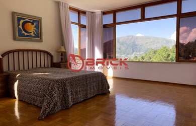 Imagem: A casa possui 4 Dormitórios, 1 Suíte, 4 Banheiros, 5 Vagas