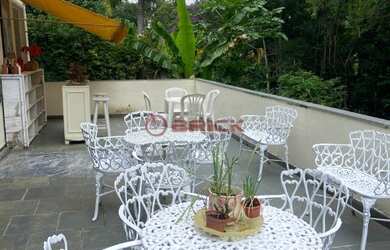 Imagem: A casa possui 3 Dormitórios, 1 Suíte, 4 Banheiros, 4 Vagas