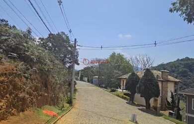 Imagem: O terreno à venda possui e está localizado em Albuquerque