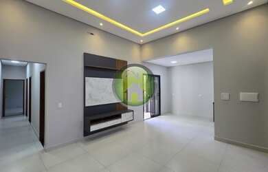 Imagem: A casa possui 3 Dormitórios, 1 Suíte, 2 Banheiros, 2 Vagas