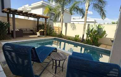 Imagem: A casa em condomínio possui 3 Dormitórios, 1 Suíte, 4 Banheiros