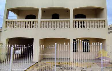 Imagem: A casa possui 3 Dormitórios, 1 Suíte, 3 Banheiros, 1 Vaga