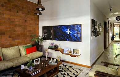 Imagem: A loja possui 4 Dormitórios, 3 Suítes, 4 Banheiros, 1 Vaga