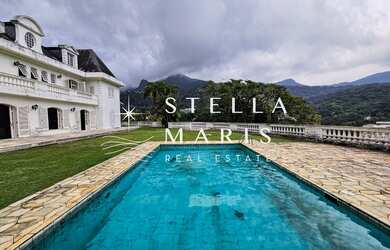 Imagem: A casa possui 5 Dormitórios, 5 Suítes, 12 Banheiros, 6 Vagas