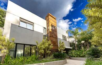 Imagem: A casa em condomínio possui 3 Dormitórios, 3 Suítes, 6 Banheiros