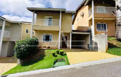 Imagem: A casa possui 3 Dormitórios, 1 Suíte, 3 Banheiros, 2 Vagas