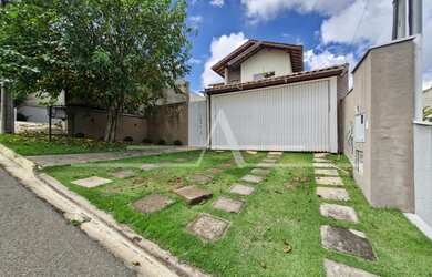 Imagem: A casa em condomínio possui 3 Dormitórios, 3 Suítes, 4 Banheiros