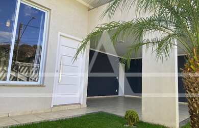 Imagem: A casa possui 3 Dormitórios, 1 Suíte, 2 Vagas na garagem