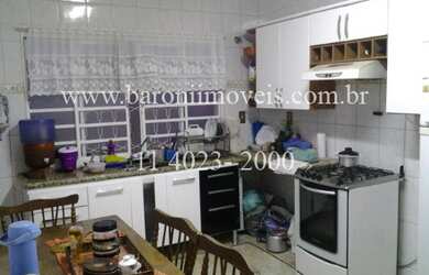 Imagem: A casa possui 3 Dormitórios, 2 Banheiros, 2 Vagas na garagem