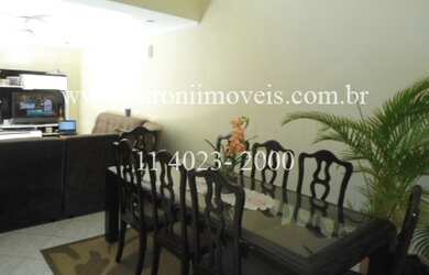 Imagem: A casa possui 3 Dormitórios, 2 Banheiros, 3 Vagas na garagem