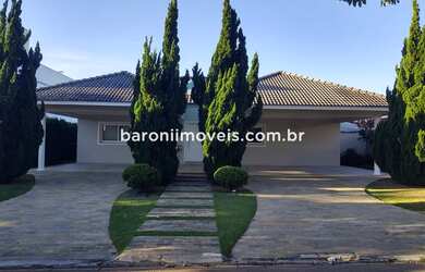 Imagem: A casa em condomínio possui 4 Dormitórios, 4 Suítes, 5 Banheiros