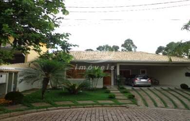 Imagem: A casa em condomínio possui 5 Dormitórios, 3 Suítes, 5 Banheiros