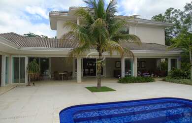 Imagem: A casa em condomínio possui 5 Dormitórios, 5 Suítes, 7 Banheiros