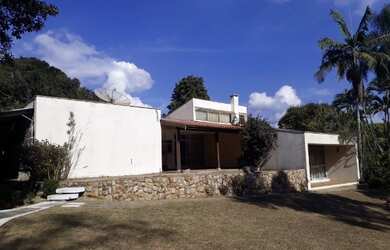 Imagem: A casa em condomínio possui 7 Dormitórios, 1 Suíte, 5 Banheiros