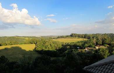 Imagem: A casa em condomínio possui 4 Dormitórios, 4 Suítes, 5 Banheiros