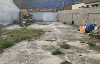 Imagem: O terreno possui 240m² de Área Privada e está localizado