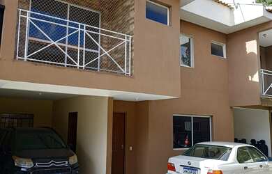 Imagem: A casa possui 3 Dormitórios, 1 Suíte, 3 Banheiros, 2 Vagas