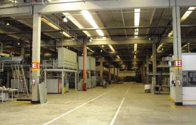 Imagem: O depósito possui 10 Banheiros, 10 Vagas na garagem, 51.000m²