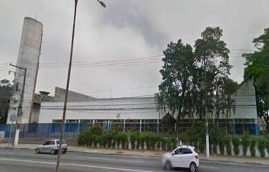 Imagem: O depósito possui 10 Banheiros, 8.300m² de Área e está