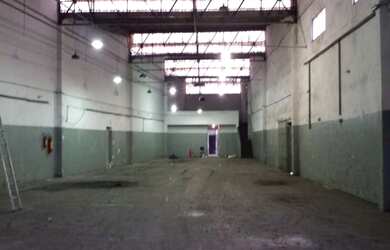 Imagem: O depósito possui 4 Banheiros, 5 Vagas na garagem, 1.304m²