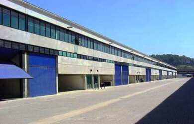 Imagem: O depósito possui 5 Banheiros, 10 Vagas na garagem, 1.737m²