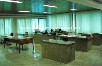 Imagem: O apartamento possui 5 Banheiros, 20 Vagas na garagem e 1250m²