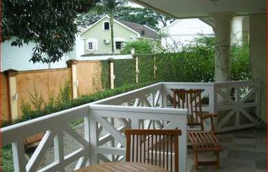 Imagem: A casa em condomínio possui 4 Dormitórios, 4 Suítes, 10 Banheiros