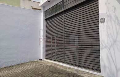 Imagem: O depósito possui 5 Banheiros, 4 Vagas na garagem e 303m²