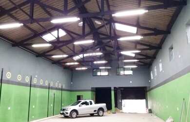 Imagem: O depósito possui 2 Banheiros e 437m² de Área e está localizado