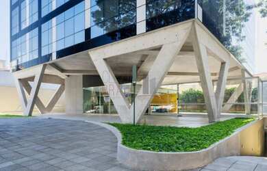 Imagem: O apartamento possui 20 Banheiros, 50 Vagas na garagem, 4.050m²