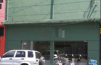 Imagem: O depósito possui 5 Banheiros, 5 Vagas na garagem, 450m² de