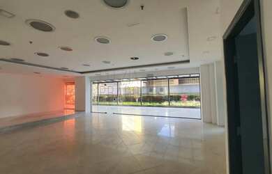 Imagem: A sala comercial possui 3 Banheiros, 6 Vagas na garagem, 419m²