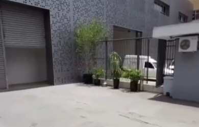 Imagem: O depósito possui 10 Banheiros, 12 Vagas na garagem, 2.700m²