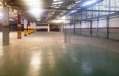 Imagem: O depósito possui 5 Banheiros, 20 Vagas na garagem, 1.700m²