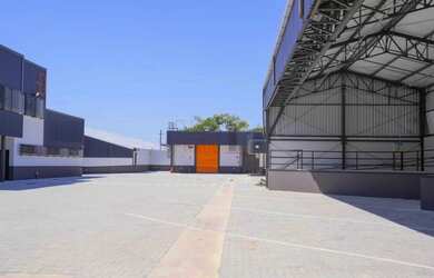 Imagem: O depósito possui 5 Banheiros, 1.542m² de Área e está localizado