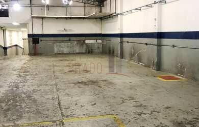 Imagem: O depósito possui 5 Banheiros, 5 Vagas na garagem, 600m² de