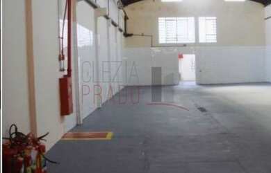 Imagem: O depósito possui 3 Banheiros e 471m² de Área e está localizado