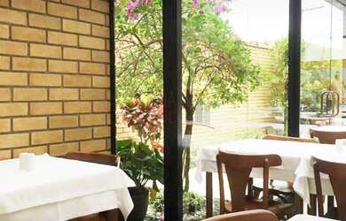 Imagem: O apartamento possui 1 Dormitório, 8 Banheiros, 1.200m² de