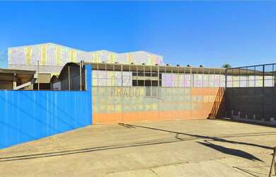 Imagem: O depósito possui 10 Banheiros, 10 Vagas na garagem, 1.000m²