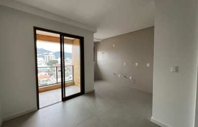 Imagem: O apartamento possui 2 Dormitórios, 1 Suíte, 2 Banheiros