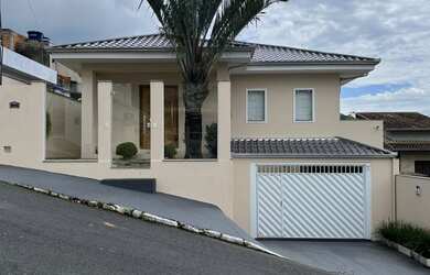 Imagem 1: CASA À VENDA NO BAIRRO DAS NAÇÕES EM BALNEÁRIO CAMBORIÚ