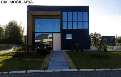 Imagem: A casa em condomínio possui 4 Dormitórios, 4 Suítes, 5 Banheiros