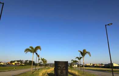 Imagem: O terreno possui 450m² de Área Privada e está localizado