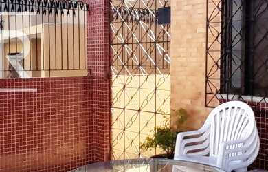 Imagem: A casa possui 4 Dormitórios, 2 Suítes, 2 Vagas na garagem