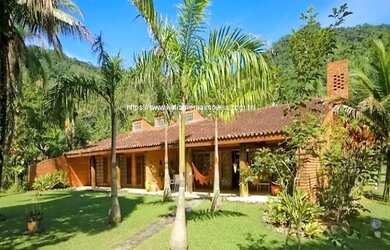 Imagem: A casa possui 4 Dormitórios, 4 Suítes, 4 Banheiros e 18 Vagas