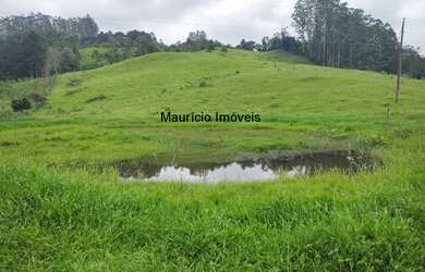 Imagem: A fazenda possui 1 Dormitório, 1 Banheiro, 13m² de Área e