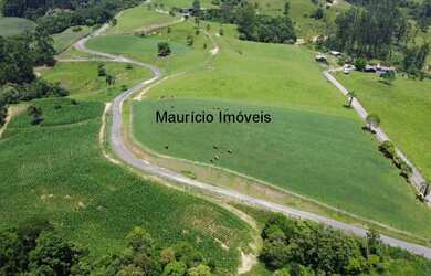 Imagem: A fazenda possui 3 Dormitórios, 2 Banheiros, 1 Vaga na garagem